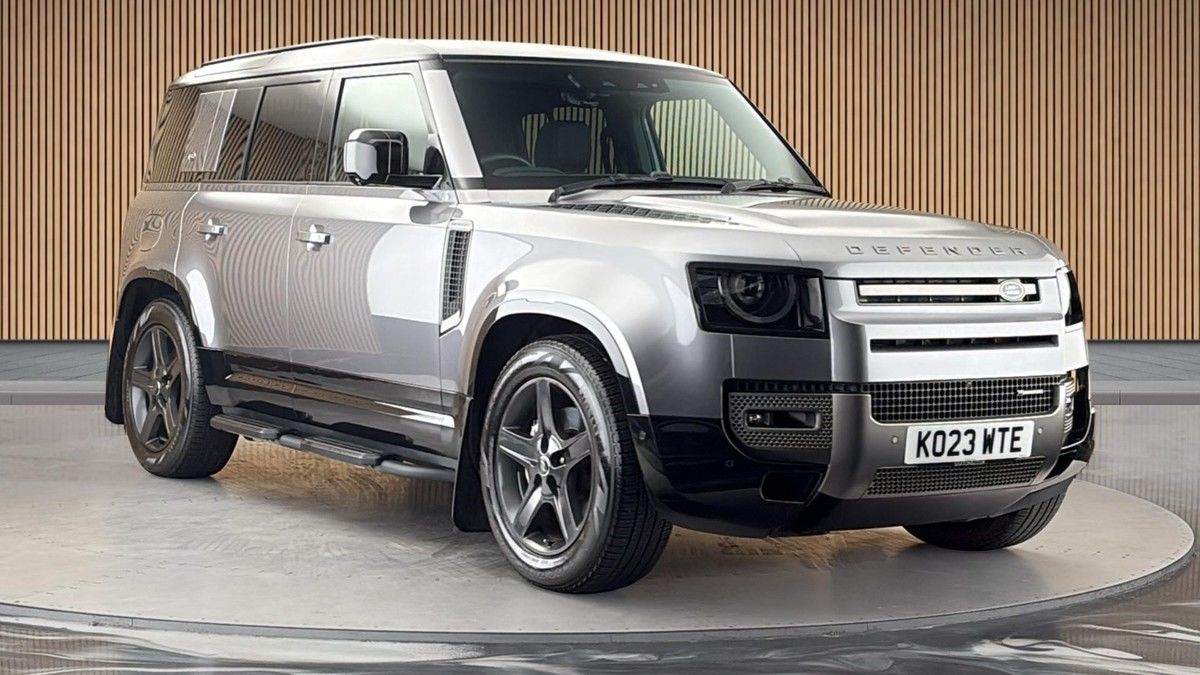 Land Rover Defender 110 Sticky Header Image