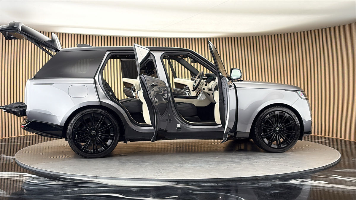 More views of Land Rover Range Rover