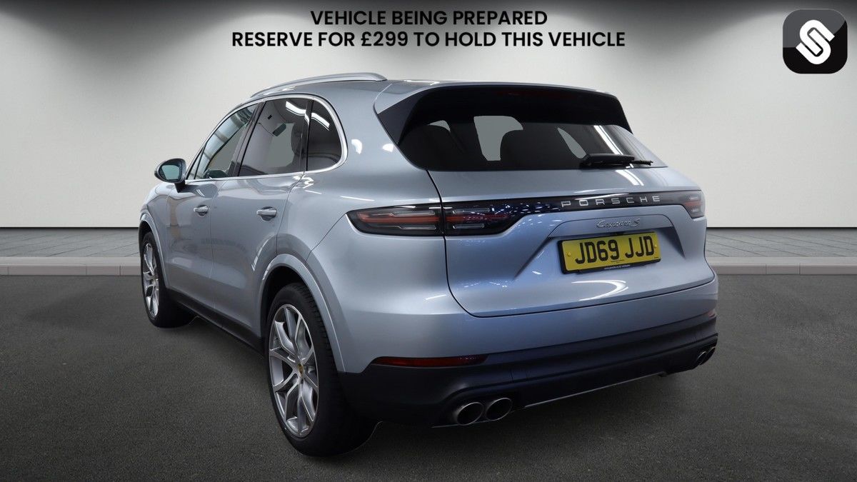 Porsche Cayenne Image 3