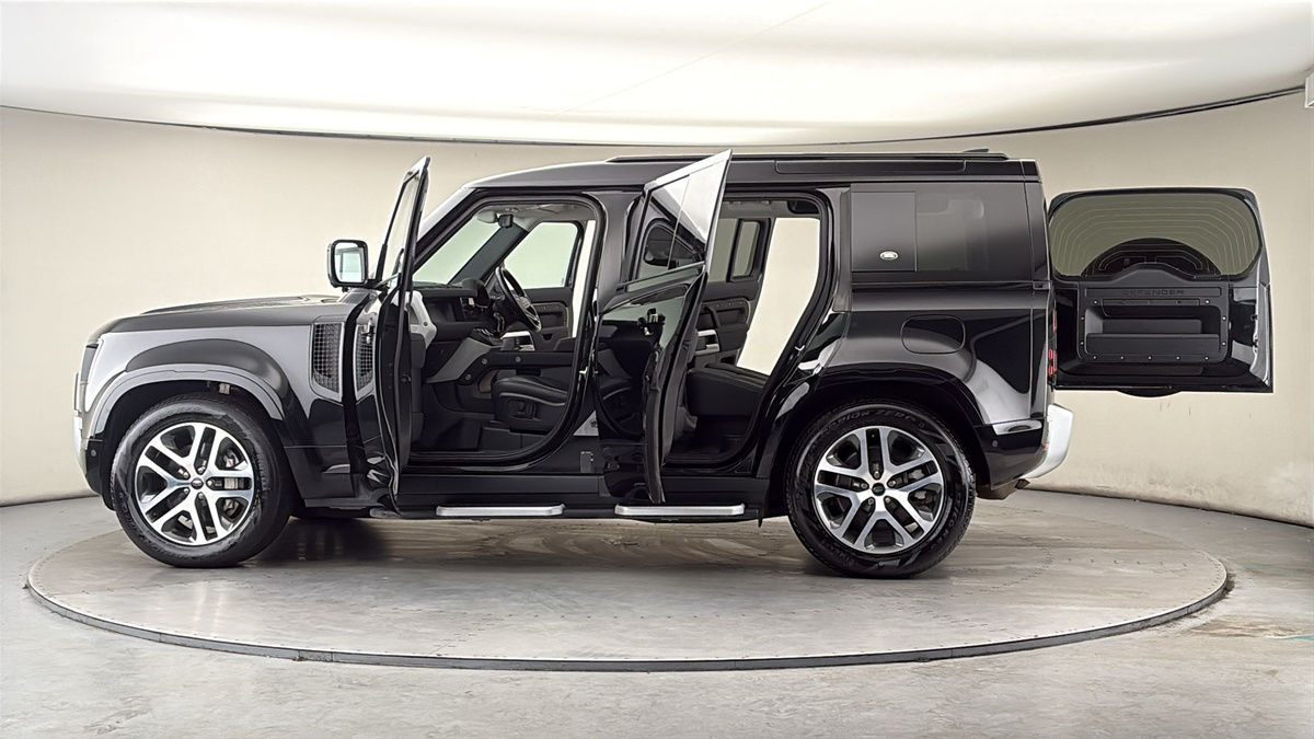 More views of Land Rover Defender 110