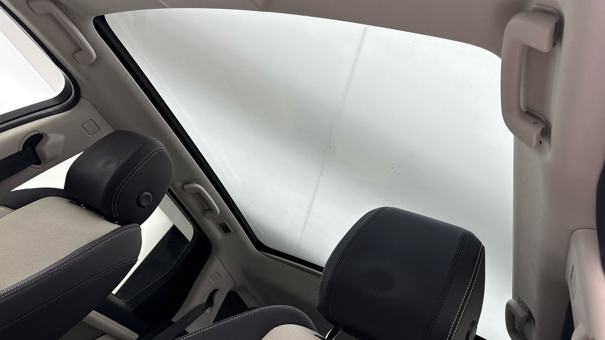 Land Rover Discovery Sport Image 6