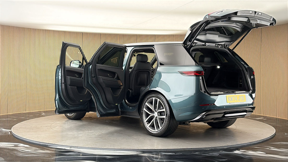More views of Land Rover Range Rover Sport