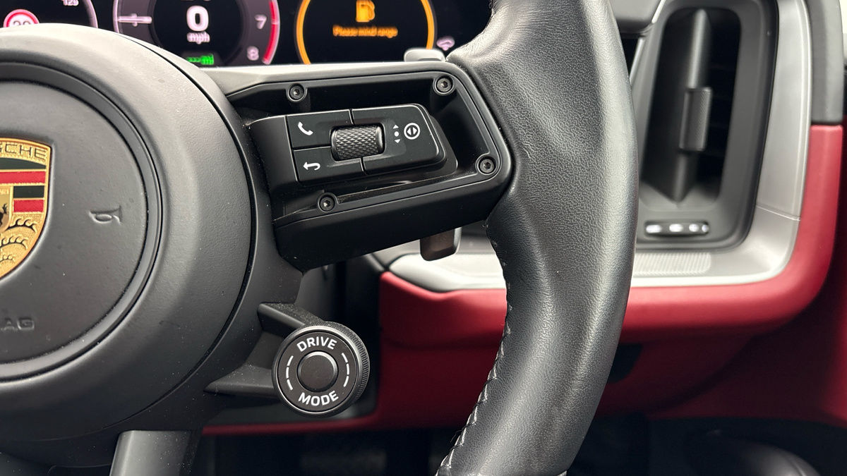 Porsche Cayenne Image 14