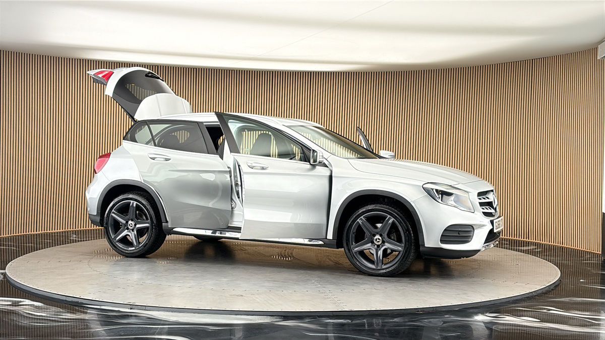 More views of Mercedes-Benz GLA