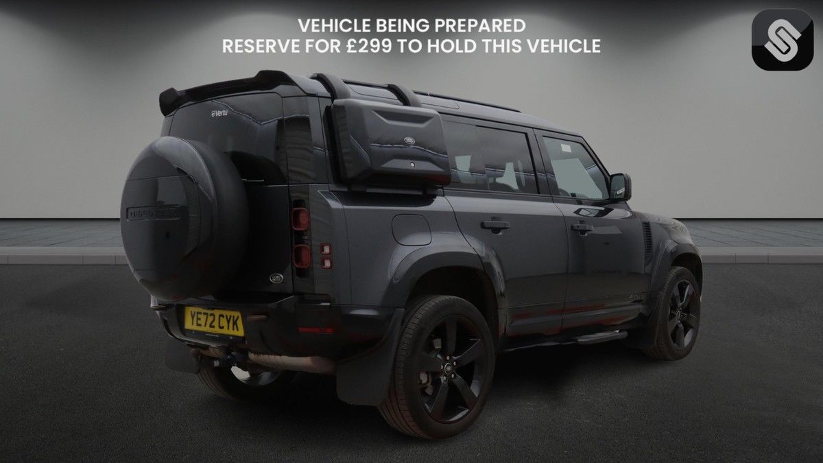 Land Rover Defender 110 Image 7