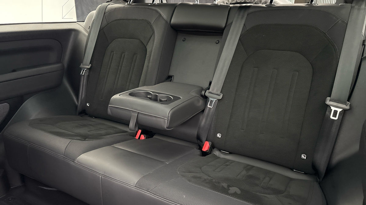 Land Rover Defender 90 Image 9