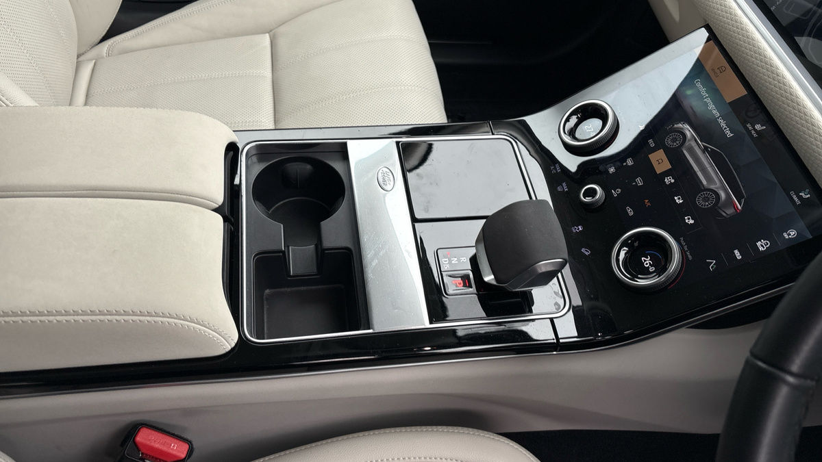 Land Rover Range Rover Velar Image 18