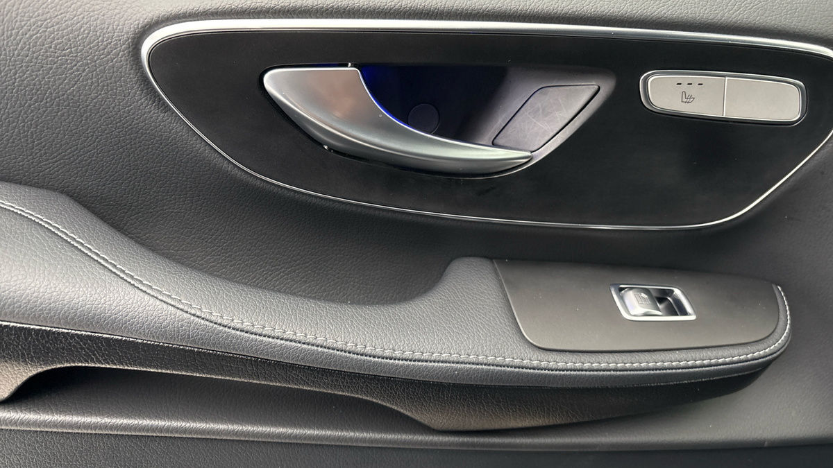 Mercedes-Benz V Class Image 19