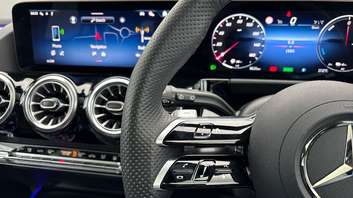 Mercedes-Benz GLA Image 13
