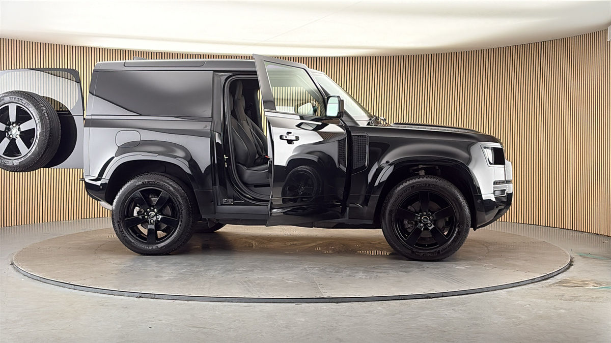 More views of Land Rover Defender 90
