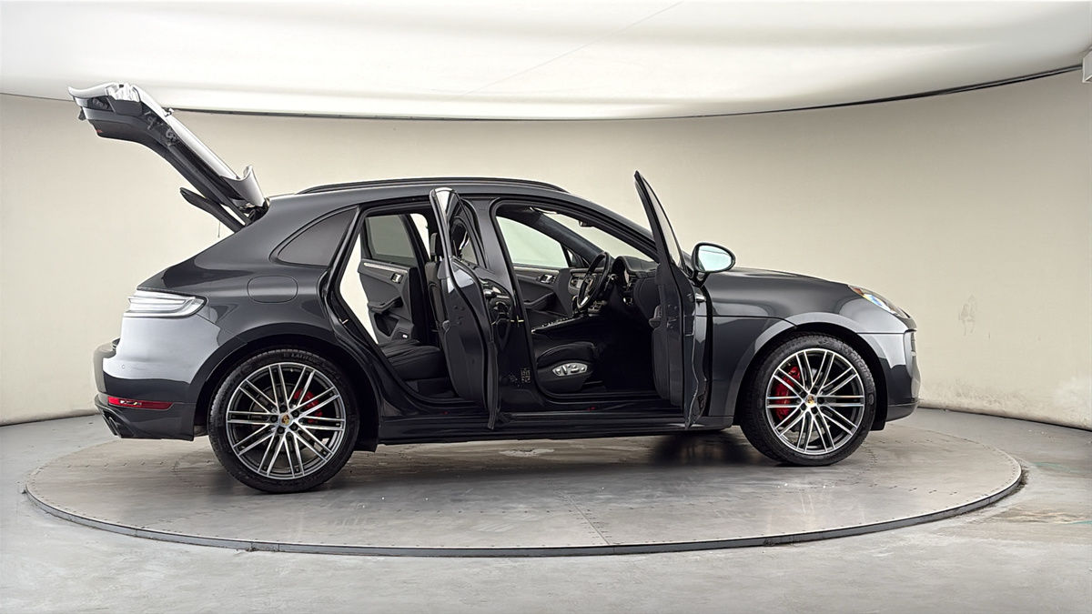 More views of Porsche Macan