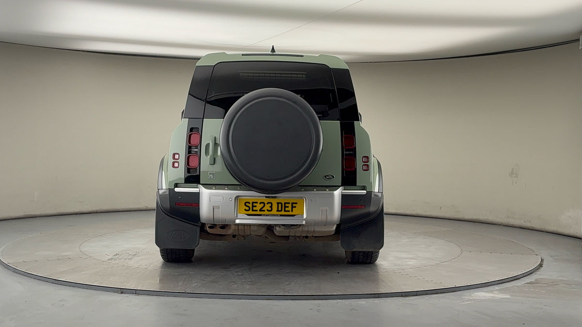 Land Rover Defender 110 Image 4