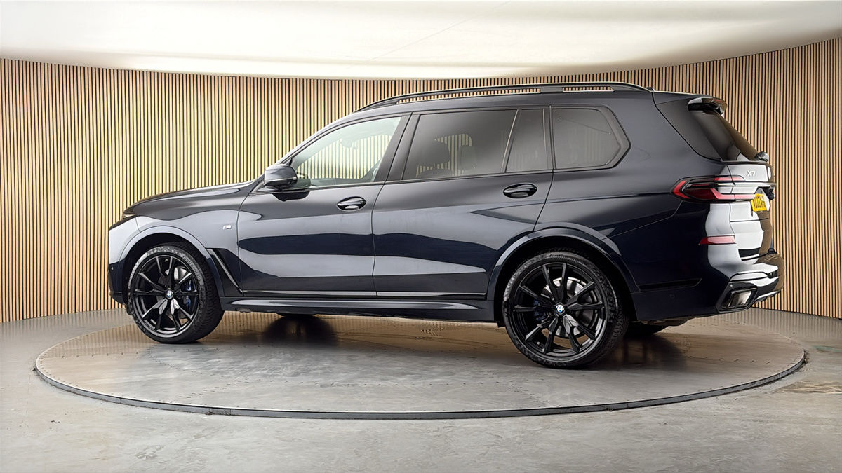 More views of BMW X7