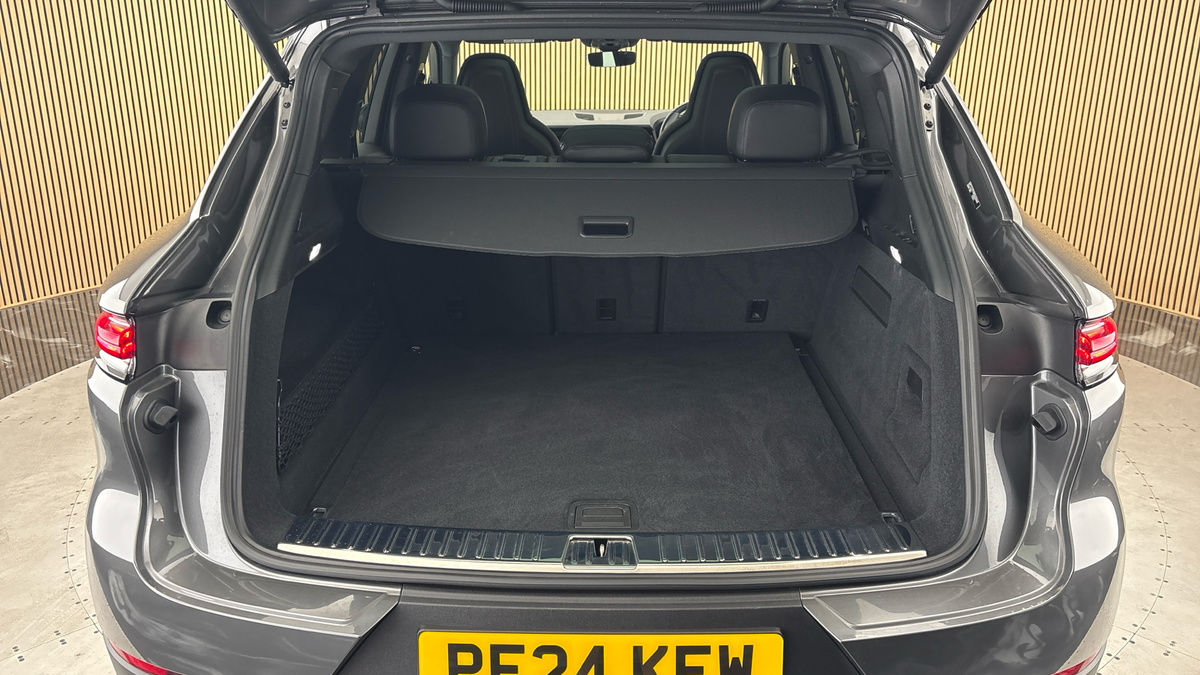Porsche Cayenne Image 11