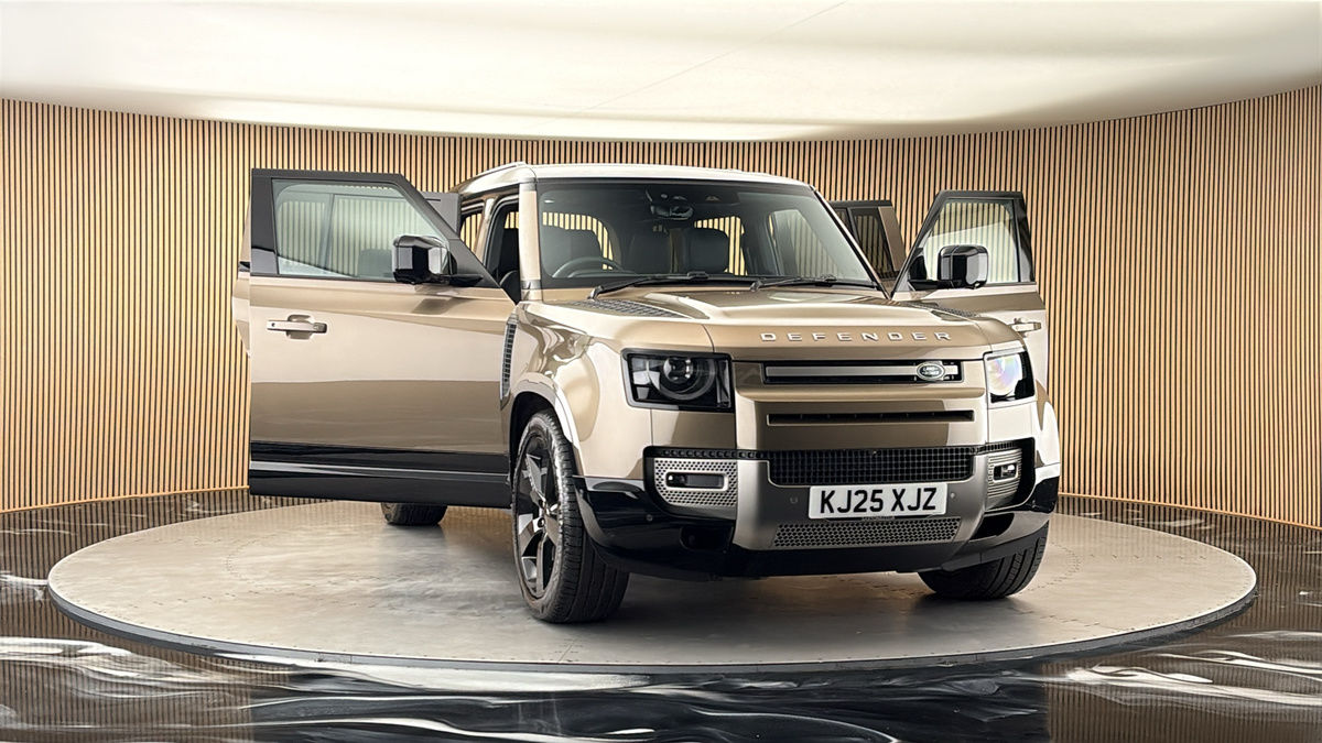 More views of Land Rover Defender 110