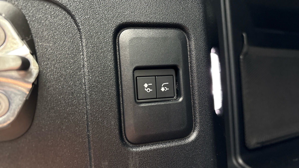Land Rover Defender 110 Image 42