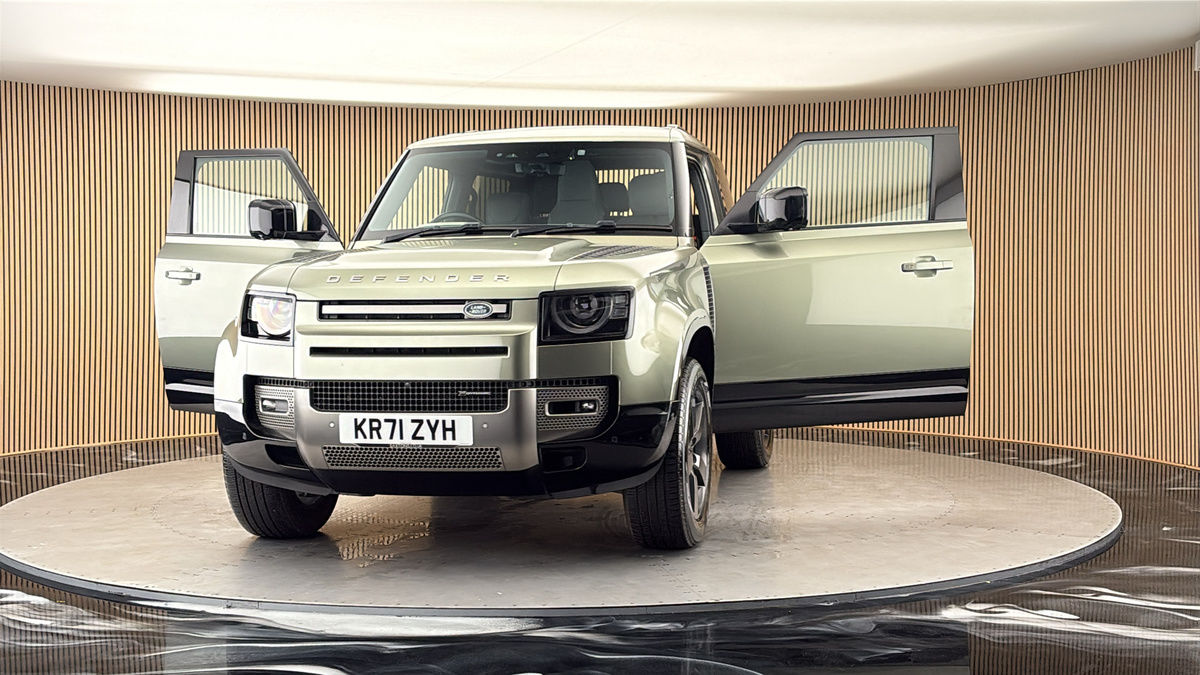 More views of Land Rover Defender 90
