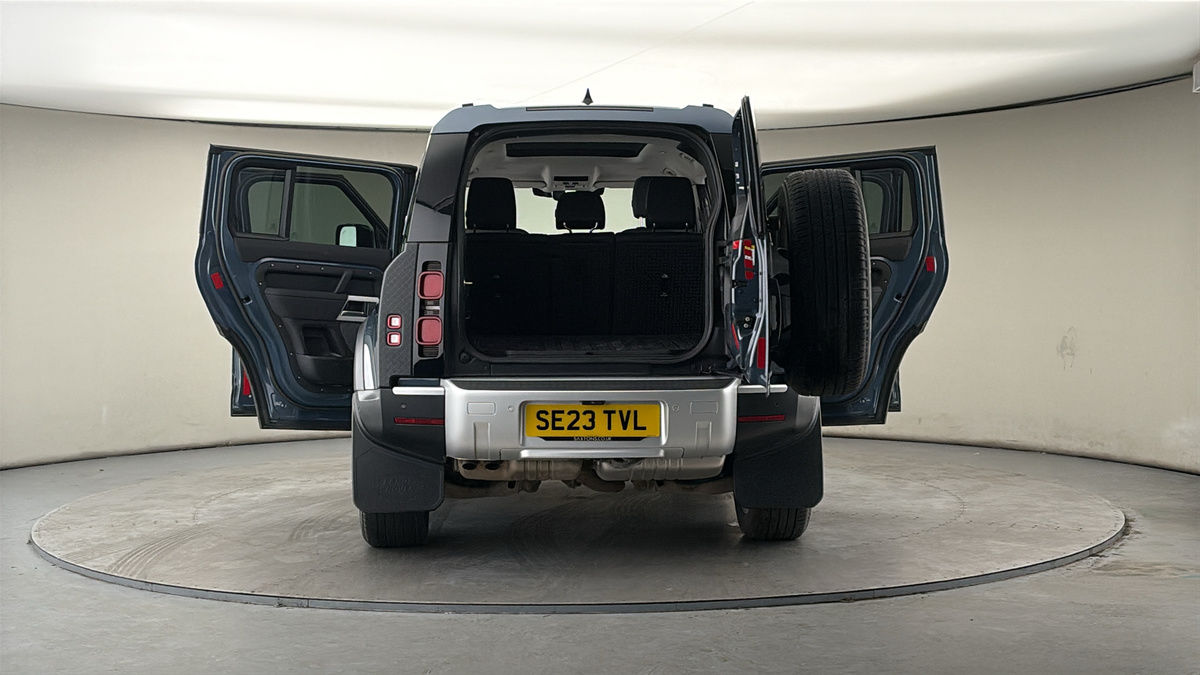 More views of Land Rover Defender 110