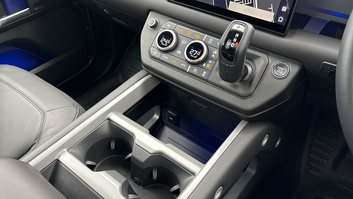 Land Rover Defender 90 Image 18