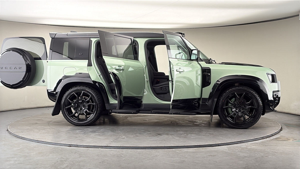 More views of Land Rover Defender 110