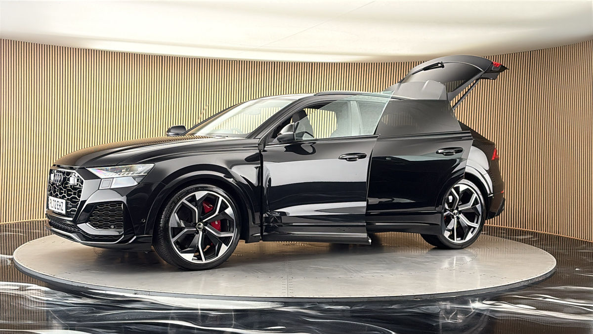 More views of Audi RSQ8