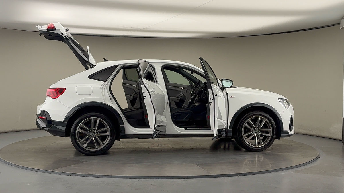 More views of Audi Q3