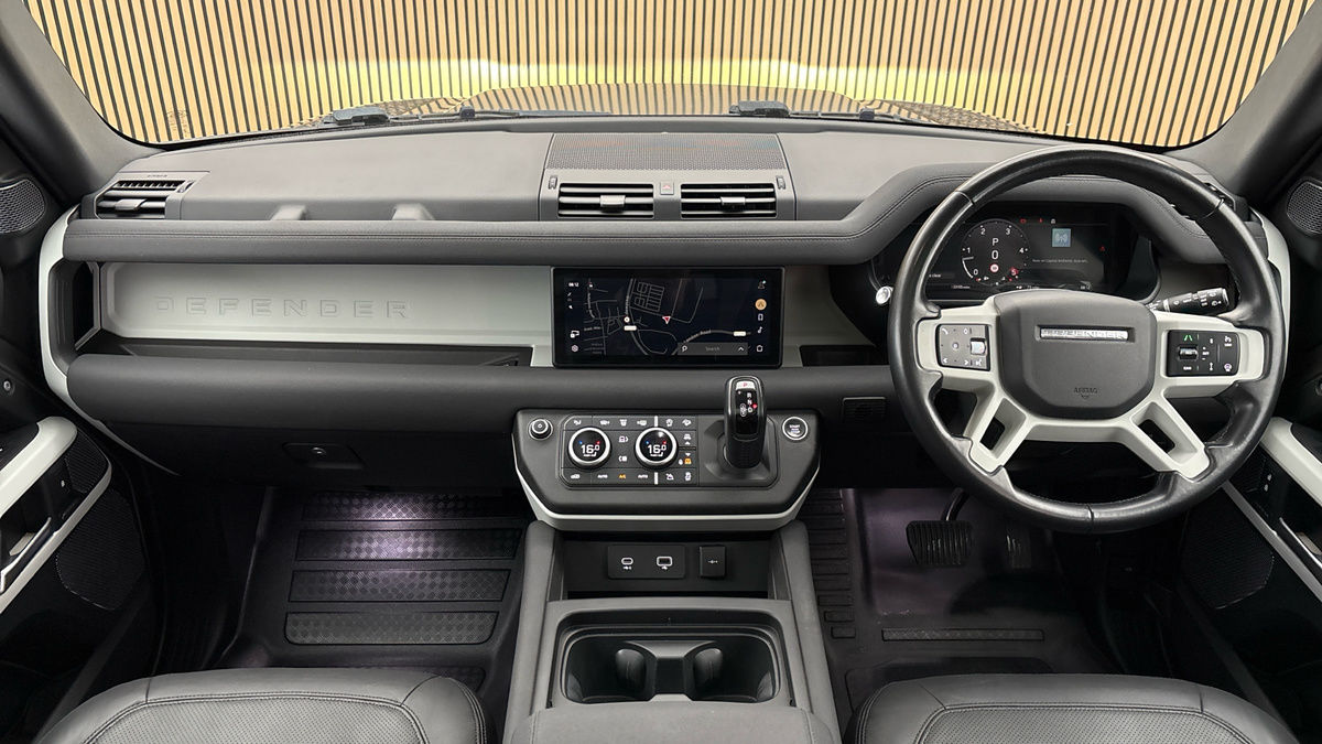 Land Rover Defender 110 Image 12