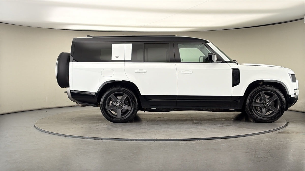 Land Rover Defender 130 Image 16