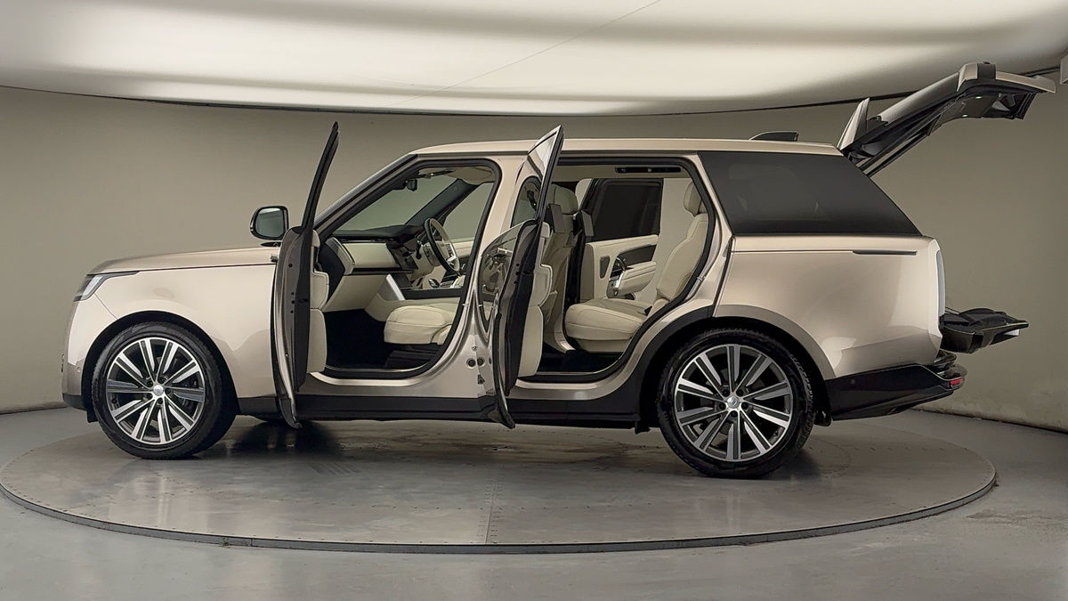 More views of Land Rover Range Rover