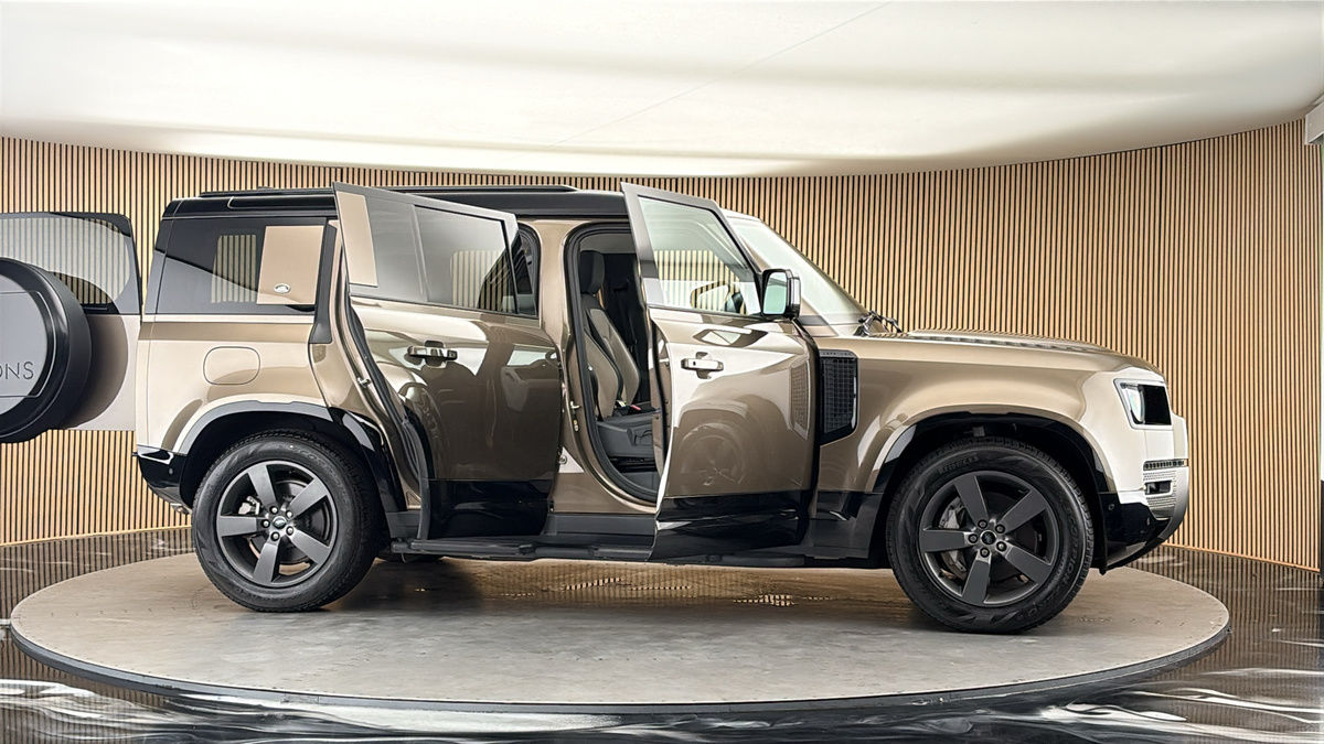 More views of Land Rover Defender 110