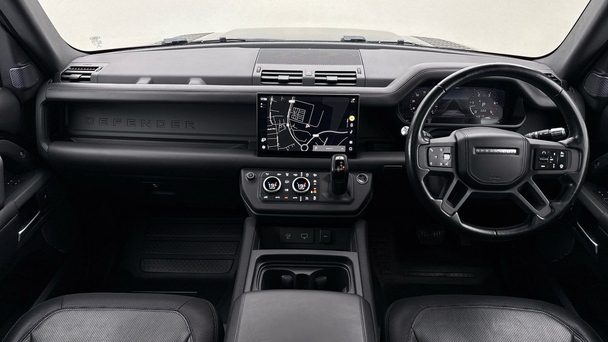 Land Rover Defender 110 Image 12