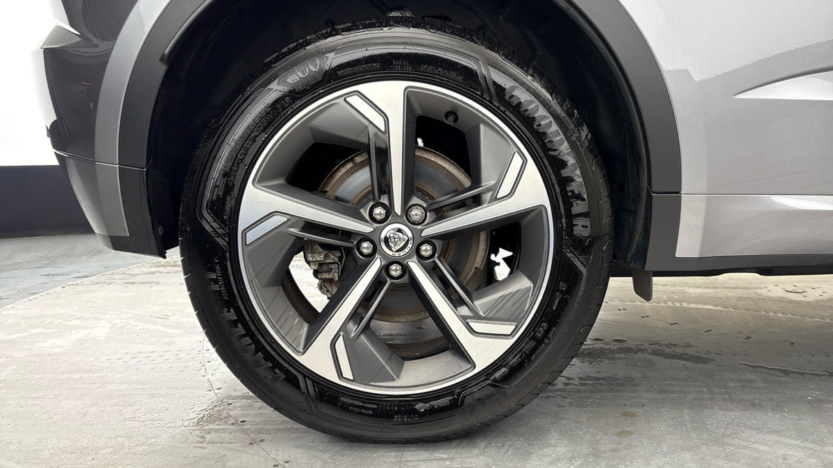 Jaguar E-PACE Image 10