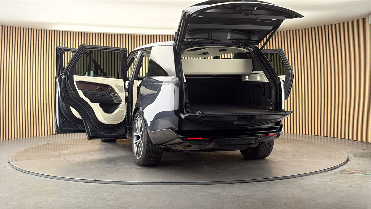 More views of Land Rover Range Rover