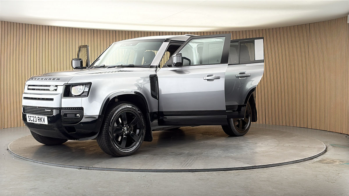 More views of Land Rover Defender 110