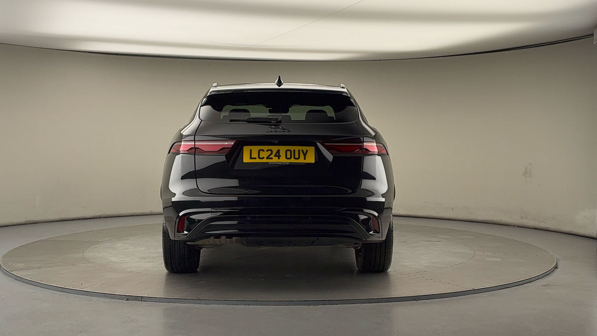 Jaguar F-PACE Image 4