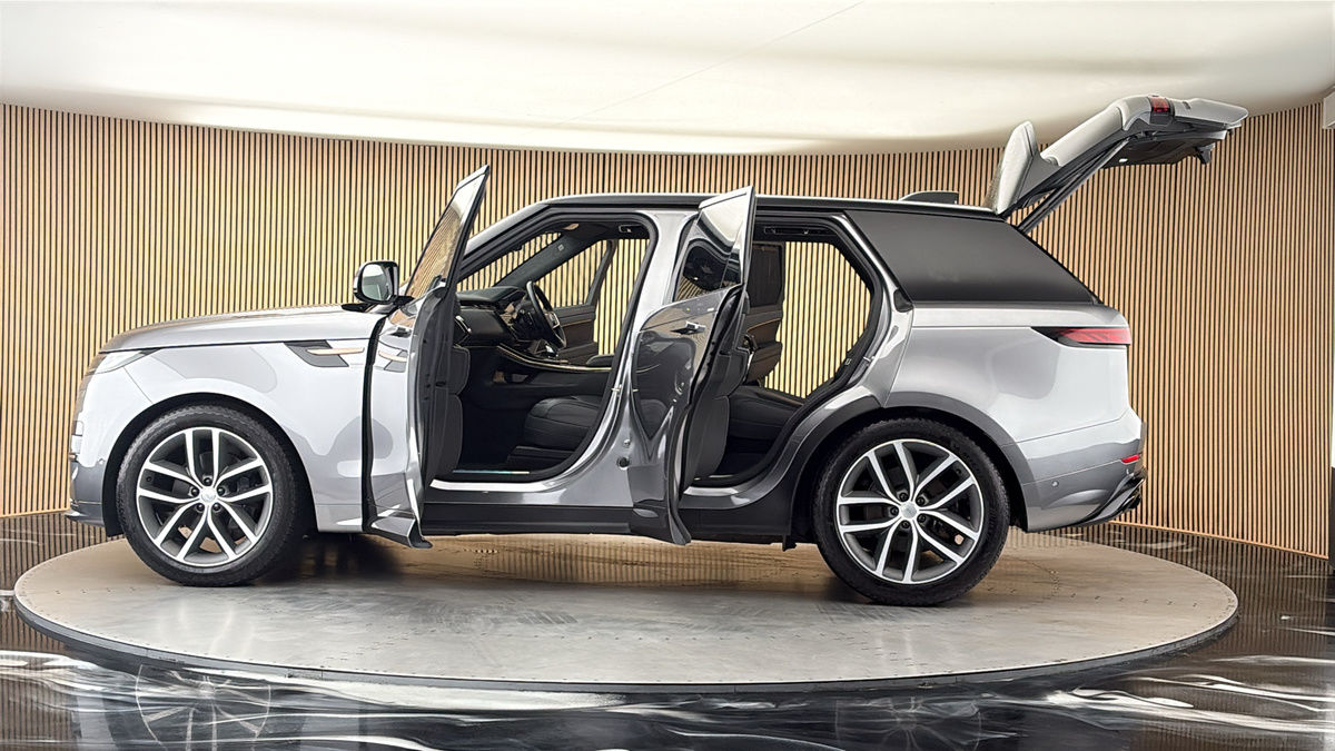 More views of Land Rover Range Rover Sport