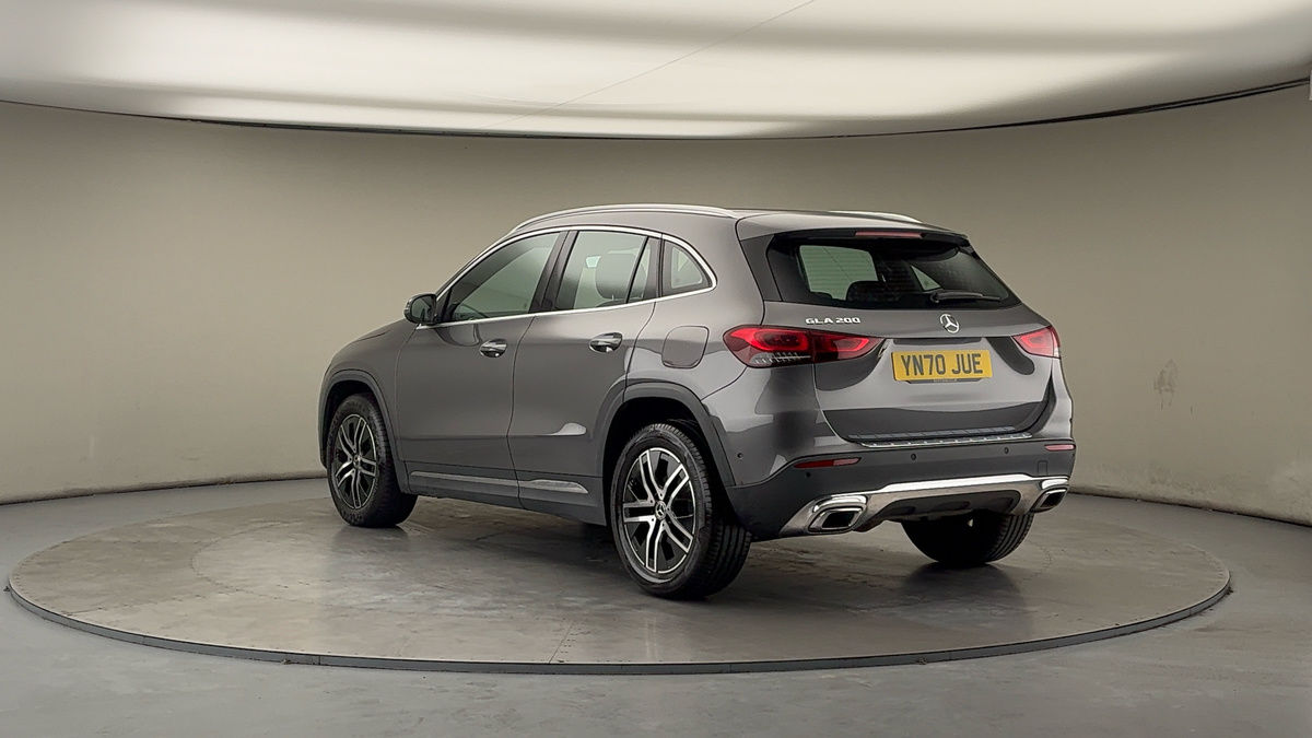 Mercedes-Benz GLA Image 2