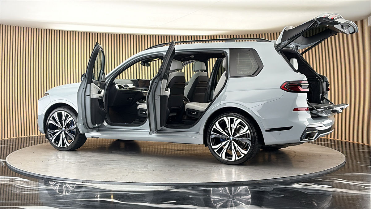 More views of BMW X7