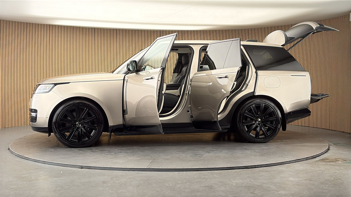 More views of Land Rover Range Rover