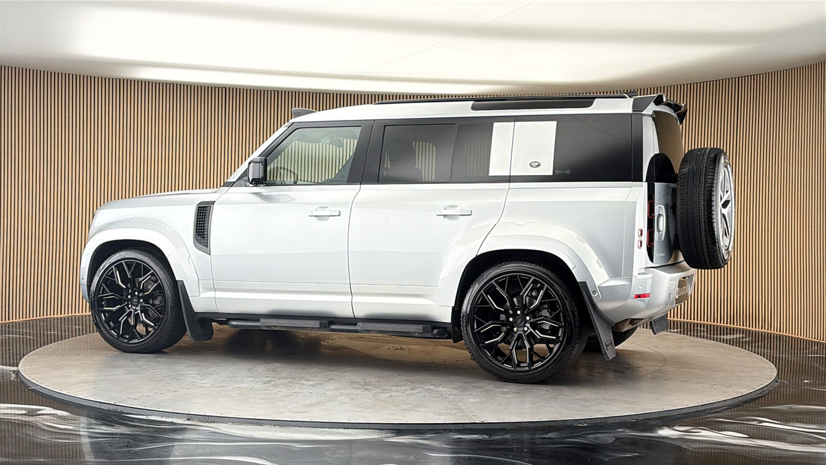 More views of Land Rover Defender 110