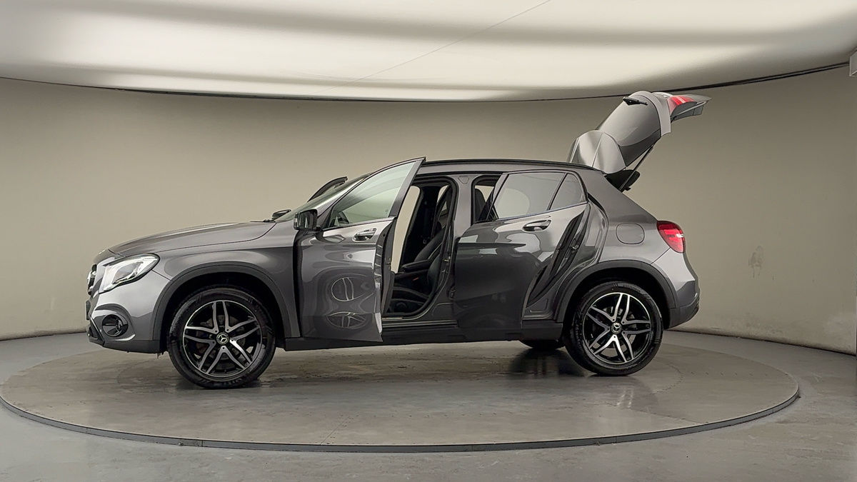 More views of Mercedes-Benz GLA