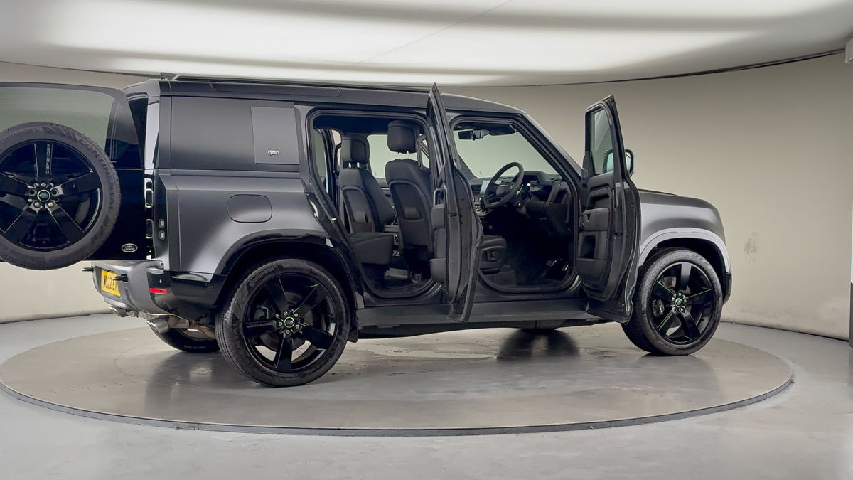 More views of Land Rover Defender 110