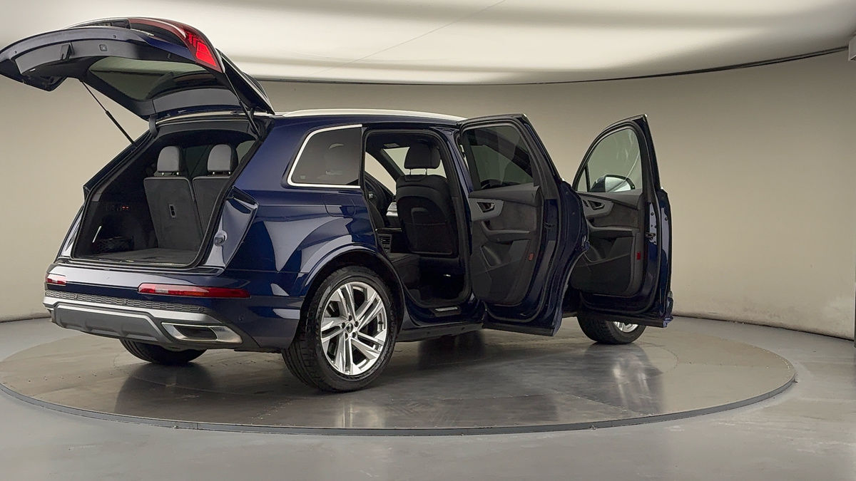 More views of Audi Q7