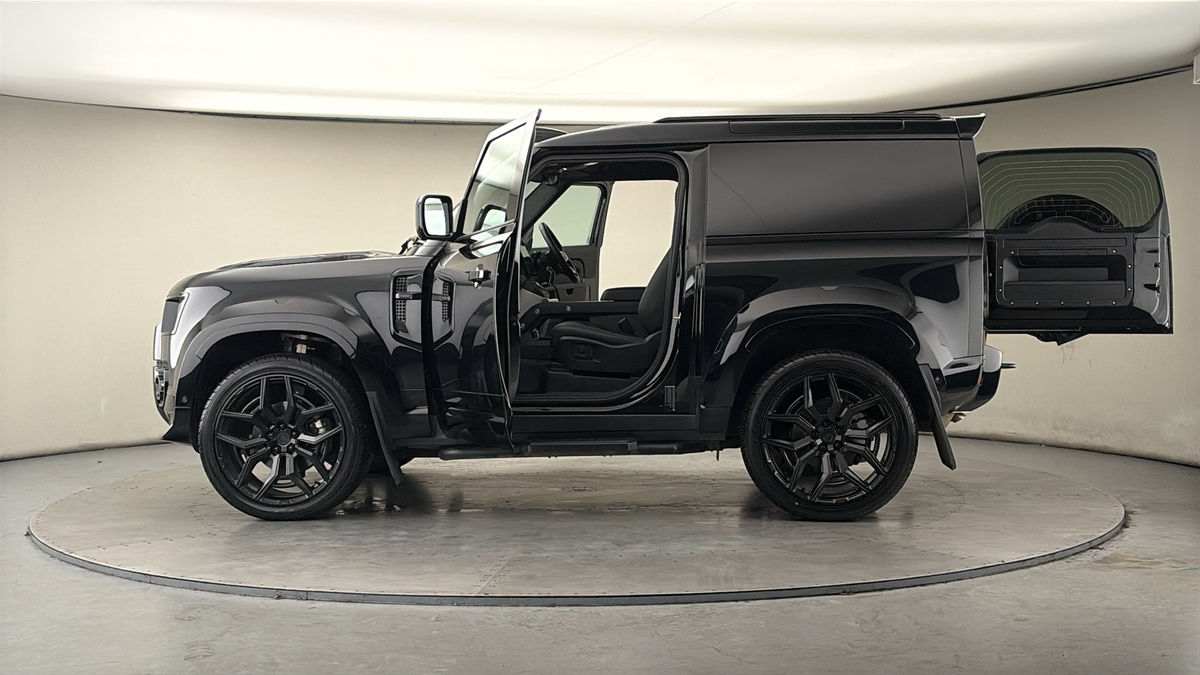 More views of Land Rover Defender 90
