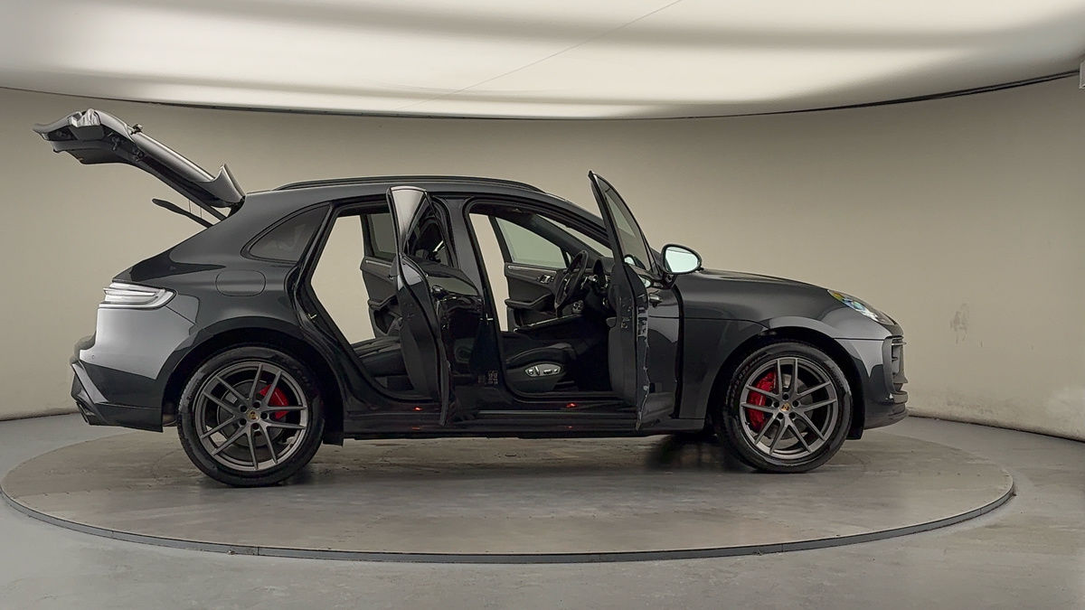 More views of Porsche Macan