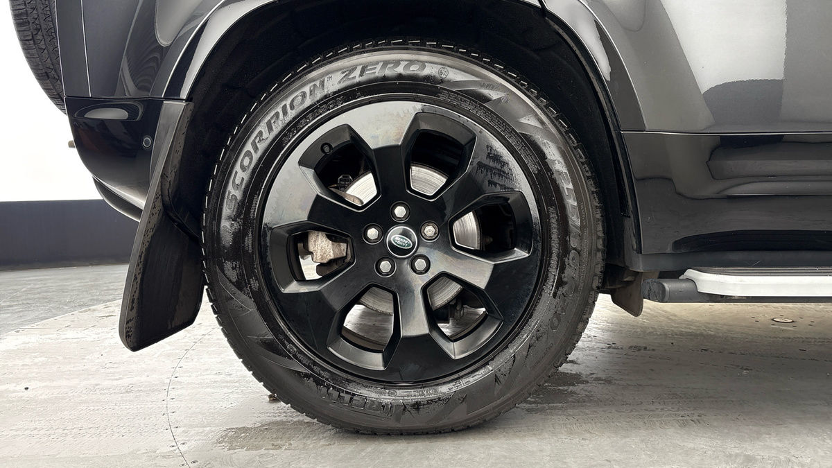 Land Rover Defender 110 Image 10