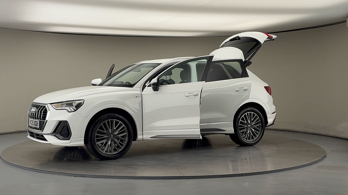 More views of Audi Q3