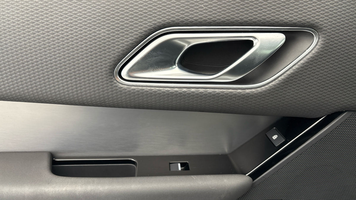 Land Rover Range Rover Velar Image 19
