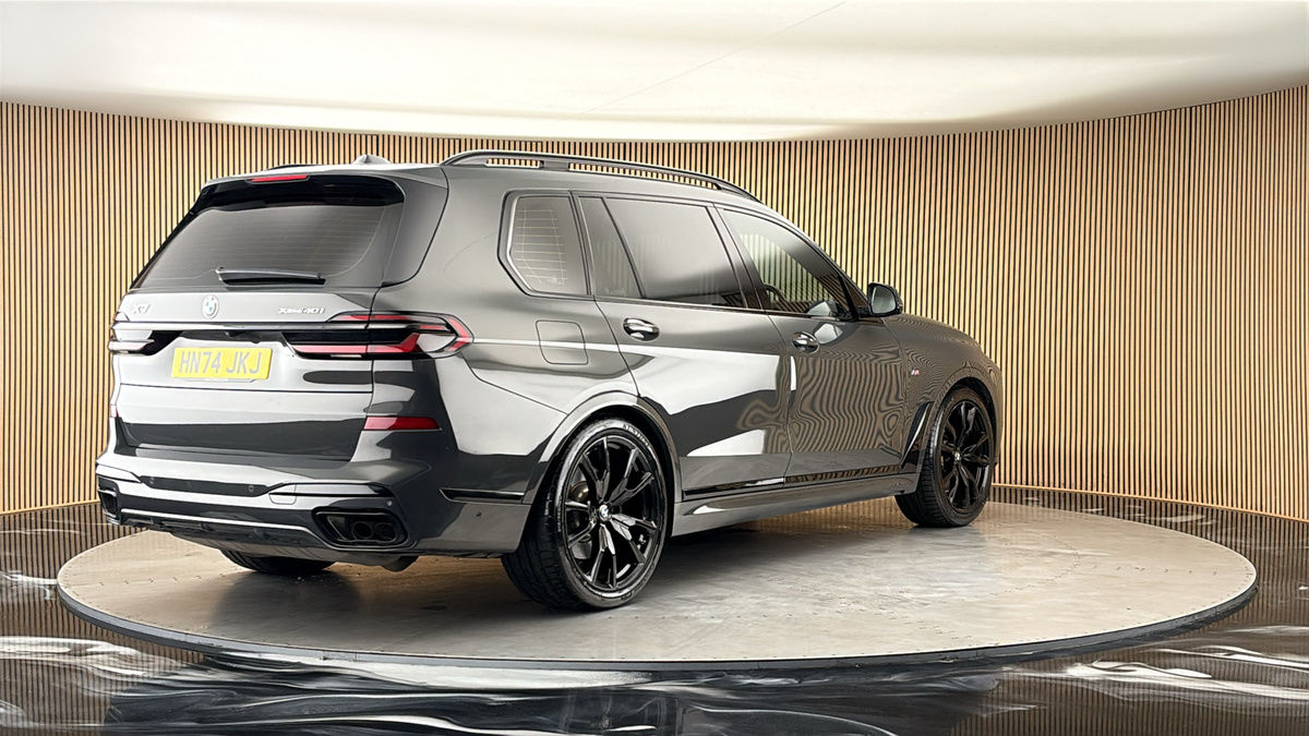 More views of BMW X7