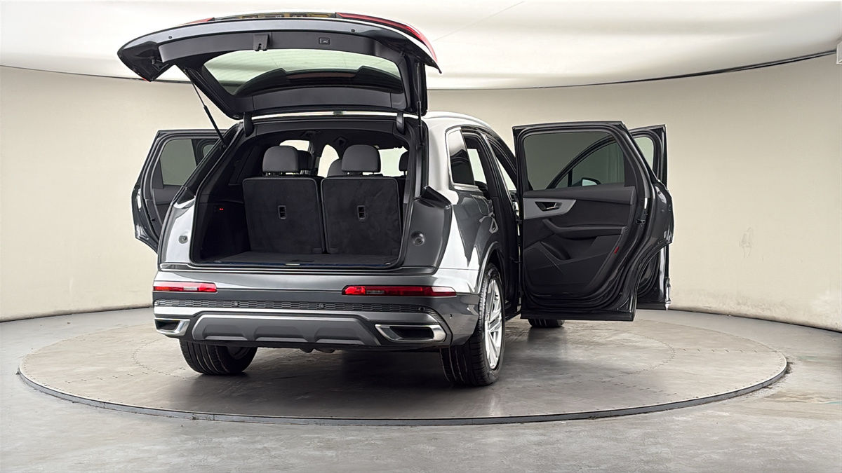 More views of Audi Q7